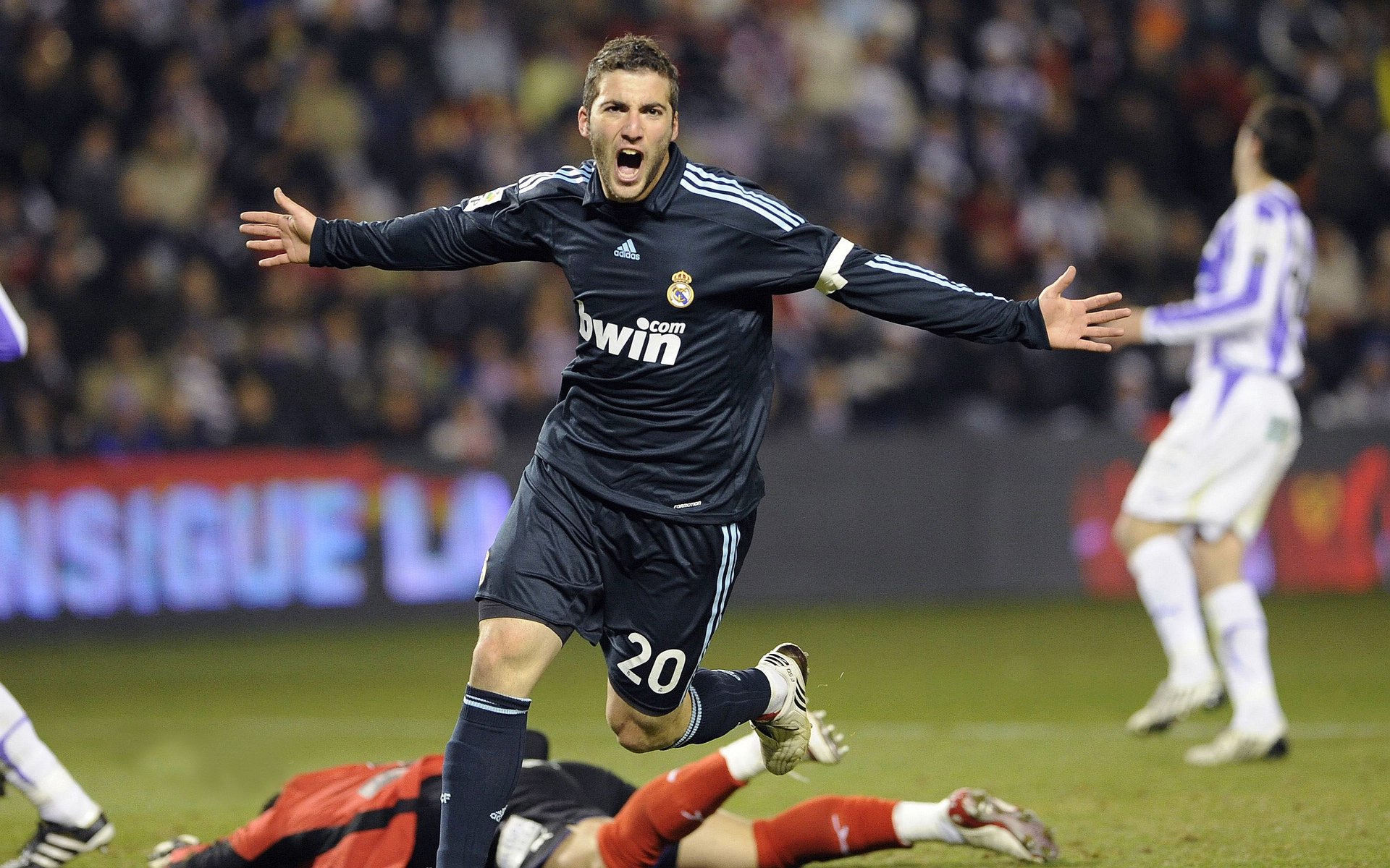 德甲不断提升移动裁判技术,确保比赛公正